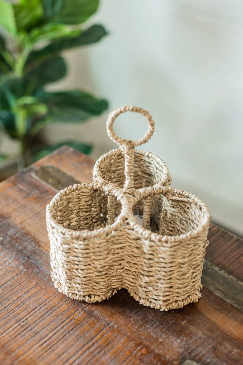 Tria Holder